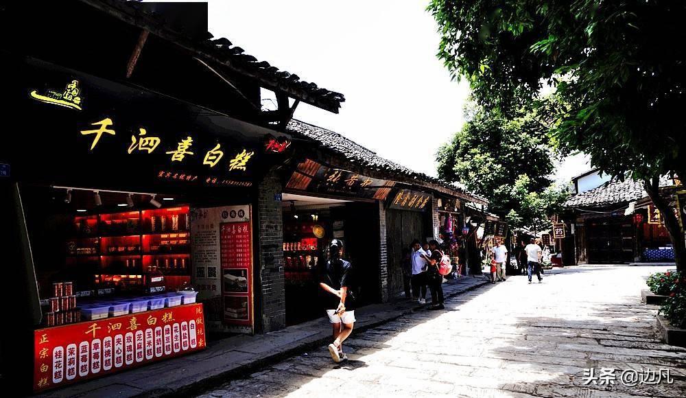 秦皇台乡:试种金耳获丰收,乡村振兴路更宽